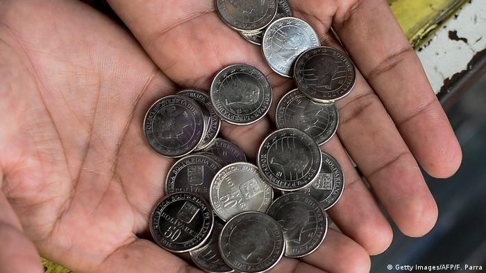 Venezuela 50 Bolivar Münzen (Getty Images/AFP/F. Parra)