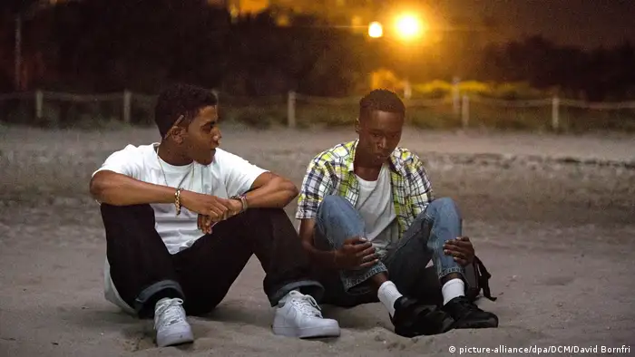 Ein starker Konkurrent: Moonlight handelt von afro-amerikanischen Jugendlichen und ihrem schweren Lebensstart in Miamis Randbezirken. Der Independent-Film gewann bereits einen Golden Globe als bester Film. Bei den kommenden Oscars ist Moonlight in acht Kategorien nominiert.