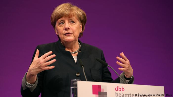 Deutschland | BK Angela Merkel Jahrestagung dbb Beamtenbund (picture-alliance/dpa/O. Berg)