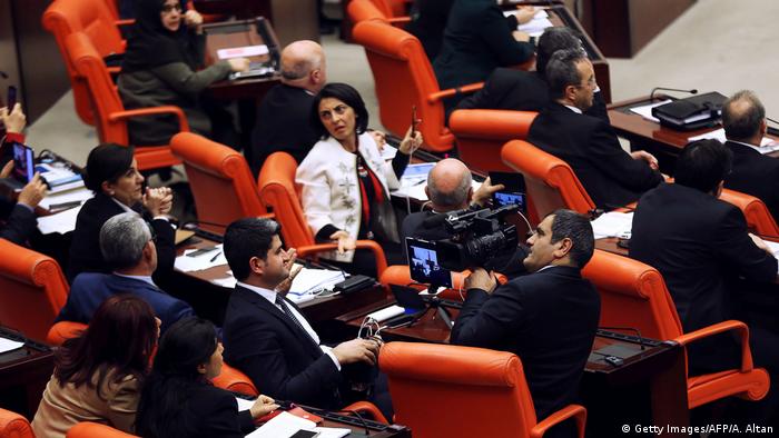 Türkei Parlament berät über Verfassungsreform in Ankara (Getty Images/AFP/A. Altan)