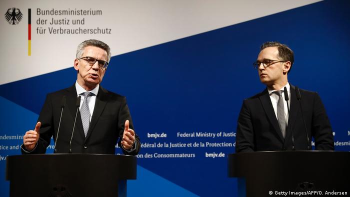Deutschland PK Anschlag Berlin de Maiziere und Maas (Getty Images/AFP/O. Andersen)