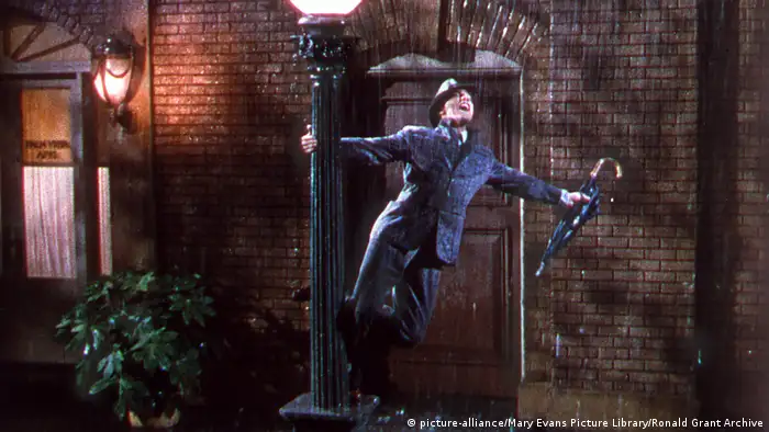 Film still Gene Kelly in Singin' in the Rain (Photo: picture-alliance/Mary Evans Picture Library/Ronald Grant Archive)