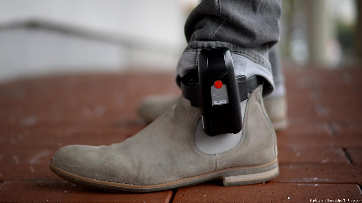 Texas: Bill making cutting ankle monitors a crime signed into law | wfaa.com