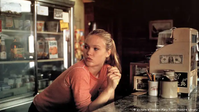 Film still from State and Main - Julia Stiles (Photo: picture-alliance / Mary Evans Picture Library)