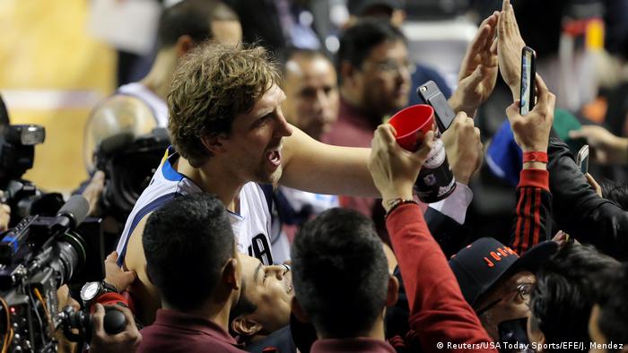 Mexiko Dirk Nowitzki Basketball NBA Phoenix Suns - Dallas Mavericks (Reuters/USA Today Sports/EFE/J. Mendez)