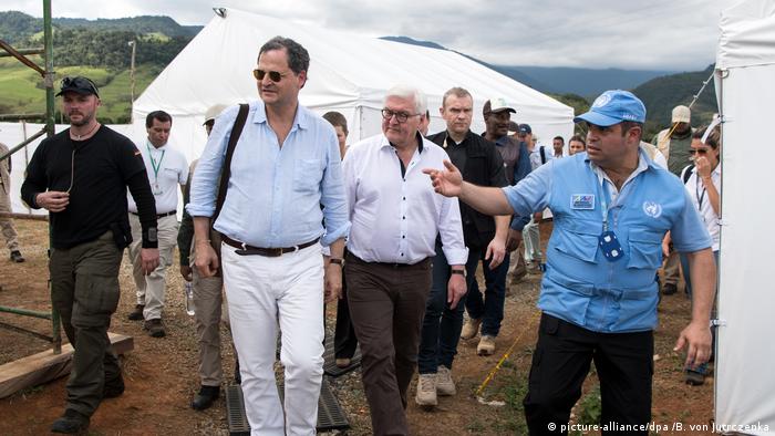 Kolumbien Außenminister Steinmeier in der Entwaffnungszone 'La Guajira' (picture-alliance/dpa /B. von Jutrczenka)