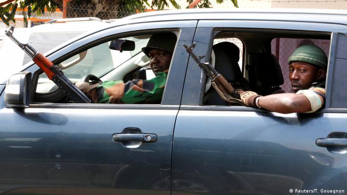 Elfenbeinküste Meuternde Soldaten in Bouake (Reuters/T. Gouegnon)
