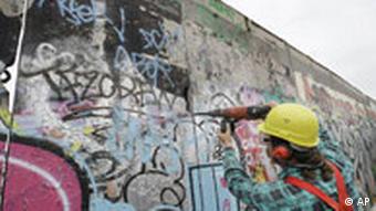 Ostatke Berlinskog zida danas se restaurira