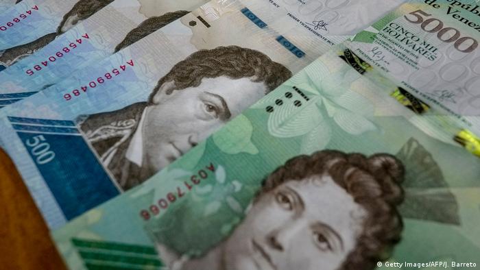 Venezuela | Einführung neuer Banknoten in Venezuela (Getty Images/AFP/J. Barreto)