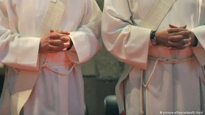 Symbolbild Katholische Priester