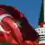 Deutschland Neuss - Flagge der Türkei mit Minarett