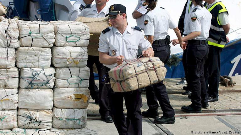 Niederlande: Ermittler entdecken 7,7 Tonnen Kokain in Lkw - DER SPIEGEL