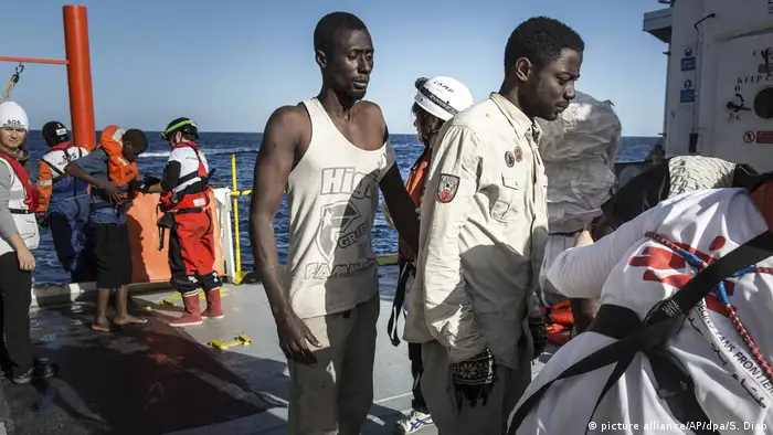 La Unión Europea está exponiendo de forma falsa la realidad en Libia: el país no es un lugar seguro para los que buscan protección, dijo Arjan Hehenkamp, director de Médicos Sin Fronteras al inicio de la cumbre de la Unión Europea en la isla de Malta. Devolver allí a las personas o retenerlas es una política de refugiados inhumana.(3.02.2017)