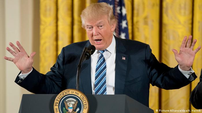 US Präsident Donald Trump spricht zur Vereidigung weiterer Minister (Picture-Alliance/dpa/A. Harnik)
