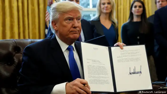 Washington Trump Unterzeichnung Dekret Pipelineausbau Keystone XL (Reuters/K. Lamarque)