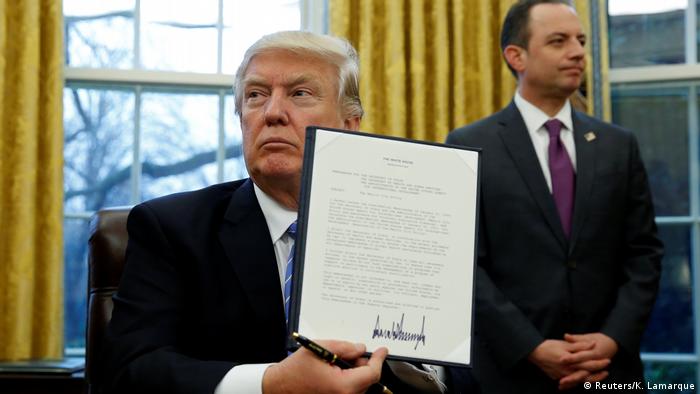 USA Donald Trump unterzeichnet das Mexico City Dekret