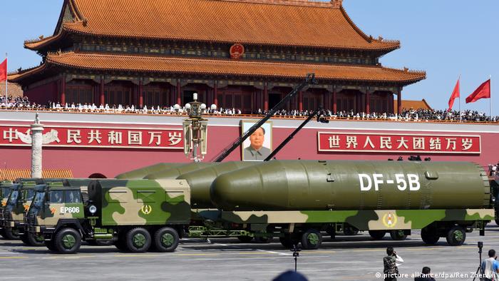 Ракета класса Dongfeng на военном параде в Пекине