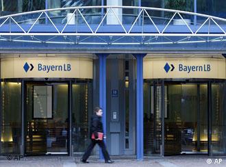 Bayern Lb Slashing 5 600 Jobs After Requesting Bailout Business Economy And Finance News From A German Perspective Dw 01 12 08