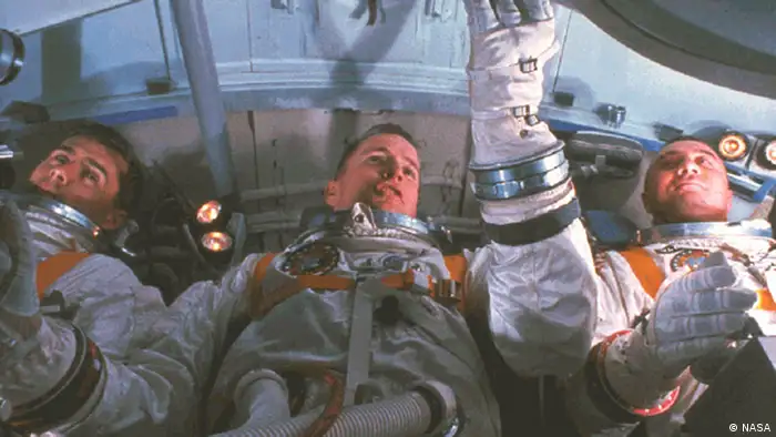 USA Apollo-1-Crew im Simulator (NASA)