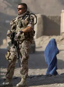 一名德国联邦军士兵在阿富汗巡逻