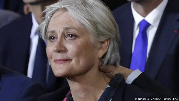Penelope Fillon beim Wahlkampfauftitt des Präsidentschaftskandidaten der Konservativen Francois Fillon (picture alliance/AP Photo/C. Ena)