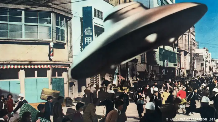 Deutschland Berlinale Wettbewerb 2017 Filmstill Uchûjin Tôkyô ni arawaru | Die Außerirdischen erscheinen in Tokio EINSCHRÄNKUNG (KADOKAWA CORPORATION 1956 )
