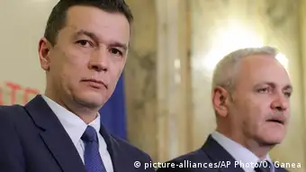 Rumänien Ministerpräsident Sorin Grindeanu und Vorstizender der Sozialisten Liviu Dragnea
