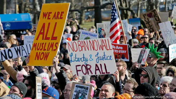 US-Einreiseverbot gegen Muslime: Widerstand in den USA (Picture-Alliance/AP Photo/K. Willens)
