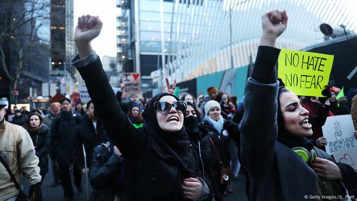 USA Amerika protestiert gegen den Einreiseverbot für Muslime New York (Getty Images/S. Platt)