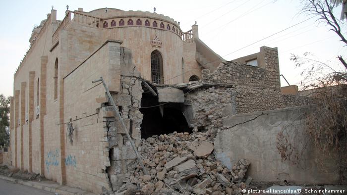 Irak Baschika - verwüstete Kirche (picture-alliance/dpa/B. Schwinghammer)