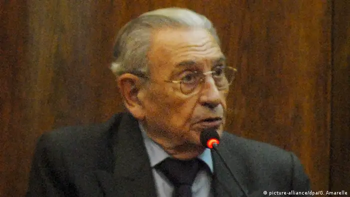 Un ex militar argentino condenado a prisión perpetua por la desaparición de una ciudadana francesa durante la última dictadura (1976-1983) fue capturado hoy tras más de tres años prófugo. (31.01.2017)