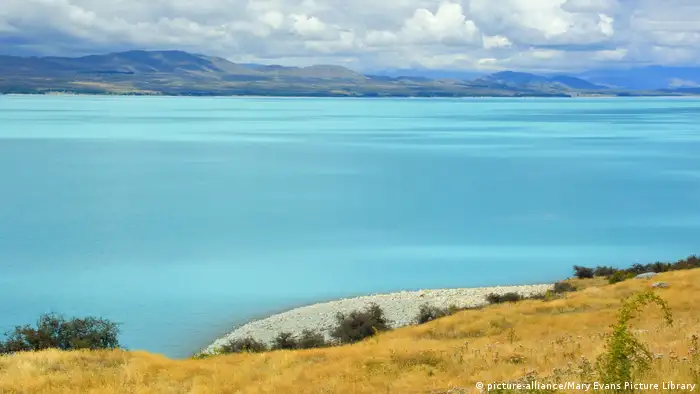 Laka Pukaki - milky blue water of Lake Pukaki makes (picture-alliance/Mary Evans Picture Library)