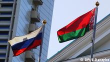 DW Korrespondent Elena Daneyko und wurden freigegeben.
Als Beschriftung bitte diese Schlagwörter nehmen: Weißrussland und Russland, weißrussische und russische Flaggen, Minsk, Moskau, Februar 2017