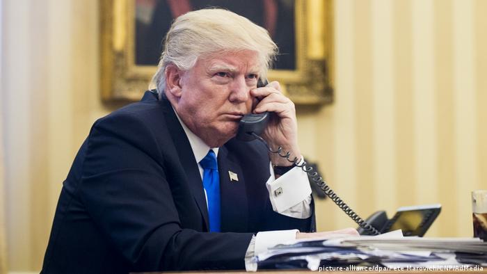 USA Präsident Donald Trump Telefonat mit Australiens Premierminister Malcolm Turnbull (picture-alliance/dpa/Pete Marovich/CNP/AdMedia)