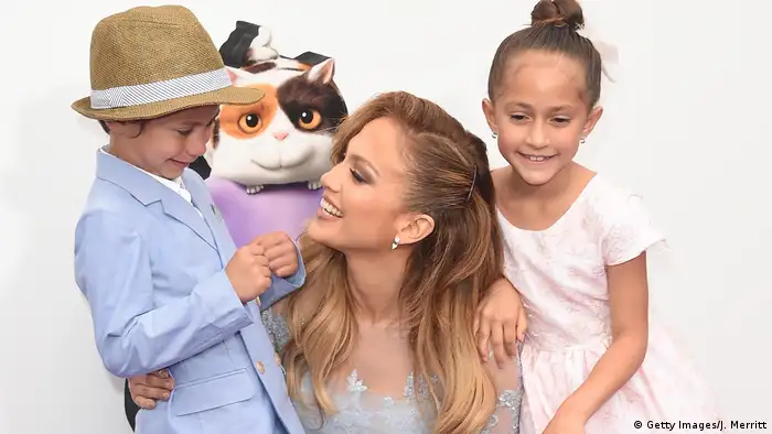 Jennifer Lopez mit ihren Kindern in Westwood (Foto: Getty Images/J. Merritt)