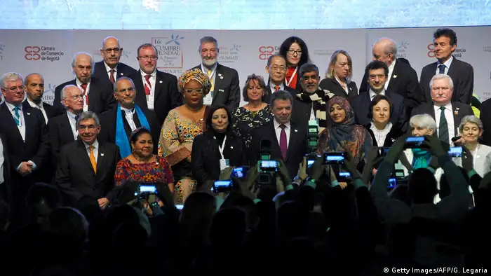 Kolumbien Internationaler Gipfel der Friedensnobelpreisträger in Bogotá (Getty Images/AFP/G. Legaria)