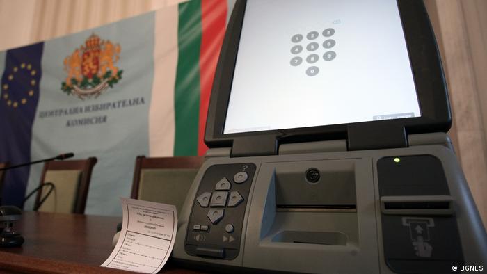 Драмата с хартиените бюлетини го показа: техниката се отдалечава от