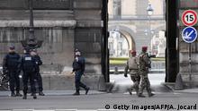 В Париже неизвестный напал с ножом на военнослужащего