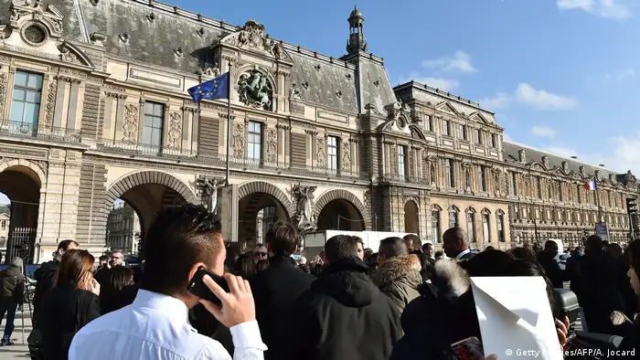 Frankreich Paris Louvre - Attentäter angeschossen