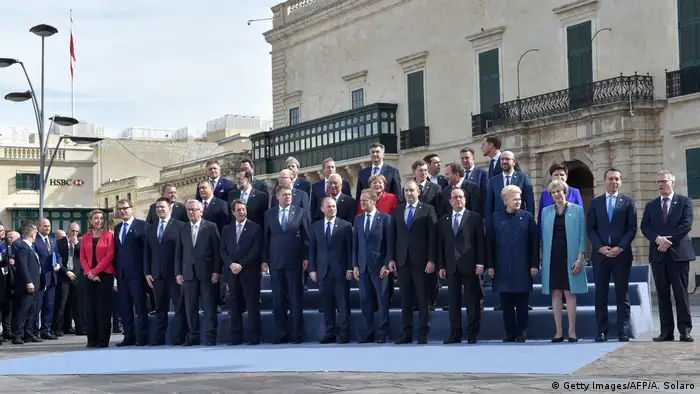 Los países de la Unión Europea acordaron hoy un programa de diez puntos para frenar la llegada de barcos de inmigrantes desde el norte de África, según fuentes diplomáticas en la cumbre del bloque en La Valeta, Malta. (3.02.2017)