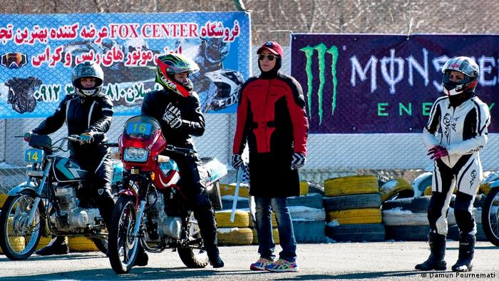 Iran Frauen Motorradmeisterschaft (Damun Pournemati/Hasan Shakoori)