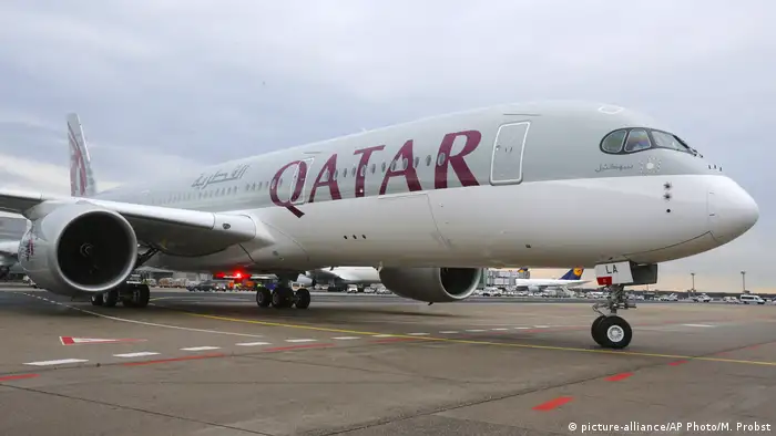 Archivbild Qatar Airways Airbus A350 Flugzeug (picture-alliance/AP Photo/M. Probst)
