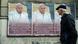 Ein Mann betrachtet die papstkritischen Poster in Rom (picture alliance/dpa/L. Klimkeit)n Ein Mann betrachtet die papstkritischen Poster in Rom (picture alliance/dpa/L. Klimkeit)n
