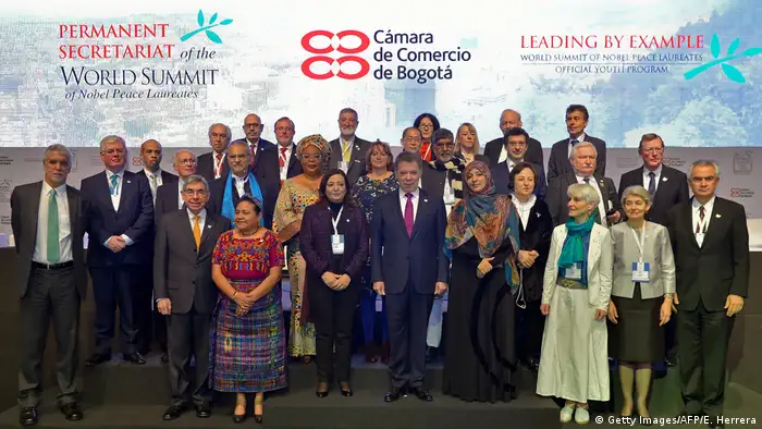 Bogota Weltgipfel der Friedensnobelpreisträger (Getty Images/AFP/E. Herrera)