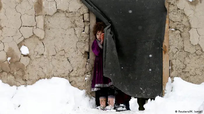 El año 2016 fue el más cruento para la población civil en Afganistán, con 11.418 víctimas (3.498 muertos y 7.920 heridos), lo que significó un 3 % más que en 2015, y un significativo aumento del 24 % de niños afectados. (6.02.2017)