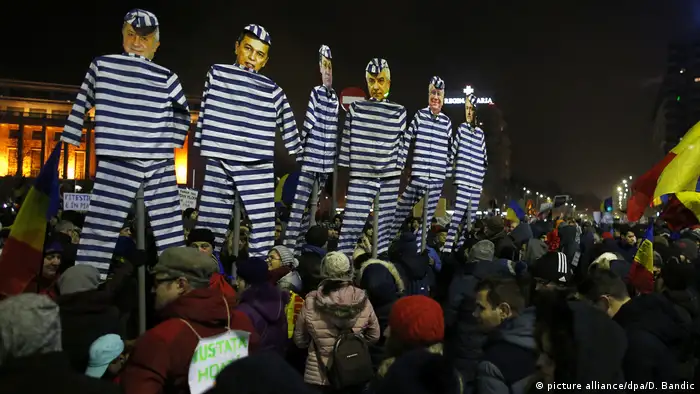 Rumänien 100.000 Teilnehmer bei neuer Demonstration gegen die (picture alliance/dpa/D. Bandic)