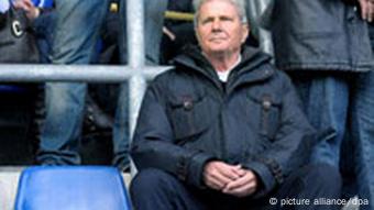 Dietmar Hopp, Mäzen von 1899 Hoffenheim, sitzt auf der Tribüne. Quelle: dpa
