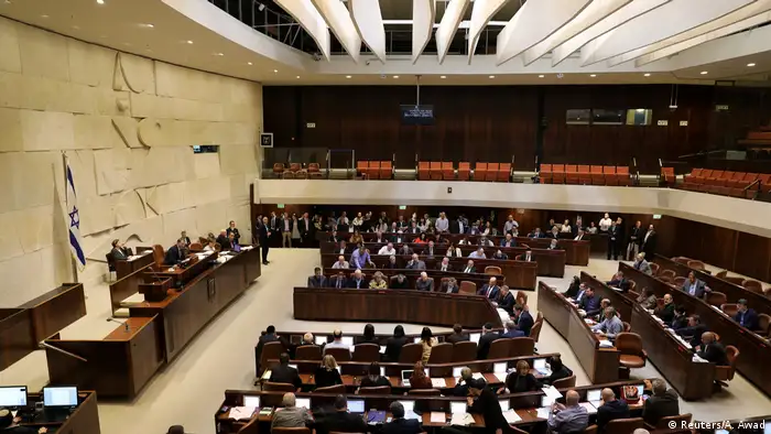 Bei der Abstimmung im Parlament sind alle Abgeordneten anwesend. (Foto: Reuters/A. Awad)