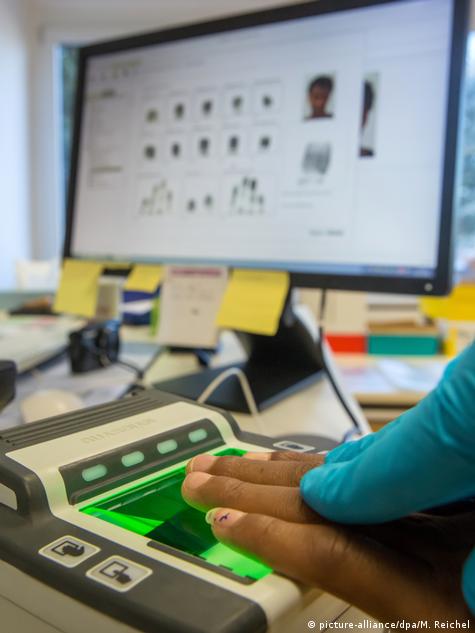 Flüchtlingen Fingerabdruck'a Kayıt Olmak