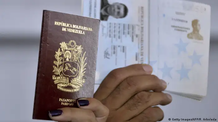 Venezuela Reisepass (Getty Images/AFP/R. Arboleda)